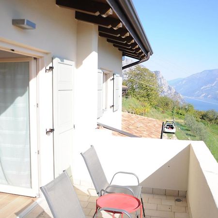 Villetta 56 Blu Yellow And Red Lake View Garden Private Parking By Garda Domus Mea Tremosine Luaran gambar