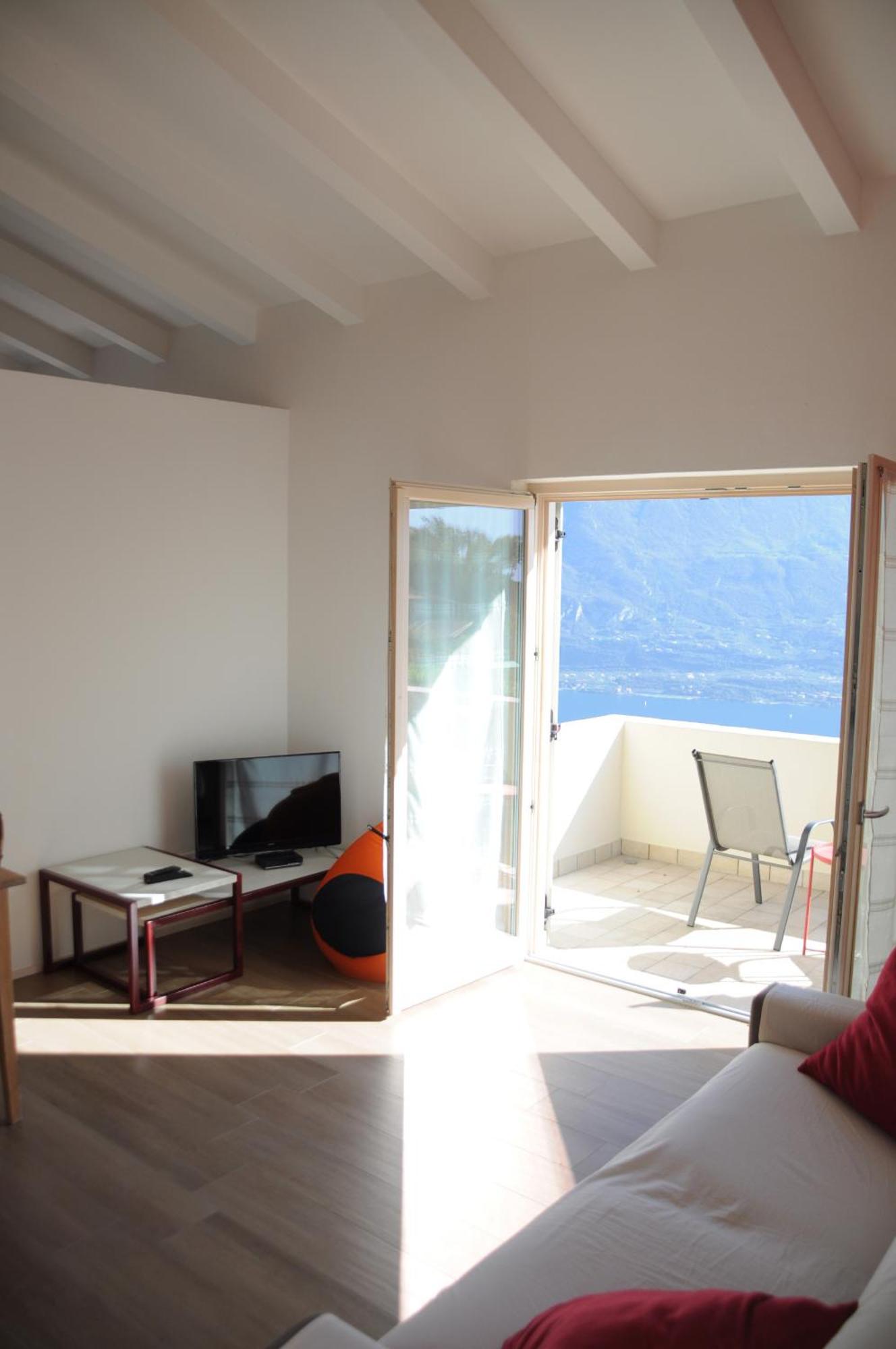 Villetta 56 Blu Yellow And Red Lake View Garden Private Parking By Garda Domus Mea Tremosine Luaran gambar