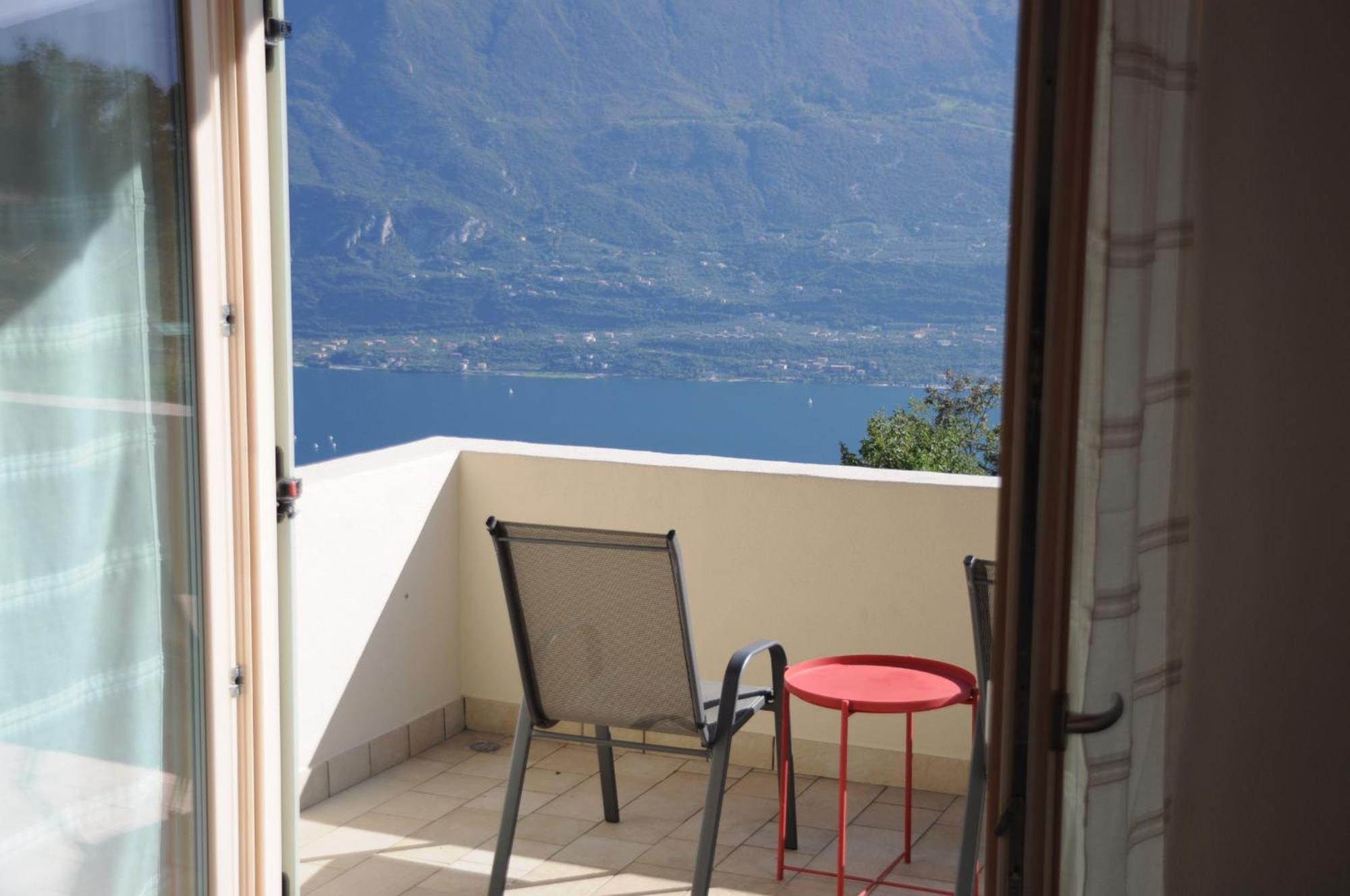 Villetta 56 Blu Yellow And Red Lake View Garden Private Parking By Garda Domus Mea Tremosine Luaran gambar